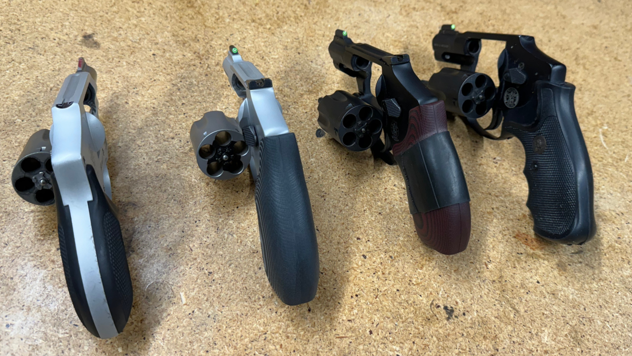 Side by side comparison from the right: S&W 442, S&W 442-UC, S&W 642-UC, S&W 642 Side by side comparison from the right: S&W 442, S&W 442-UC, S&W 642-UC, S&W 642